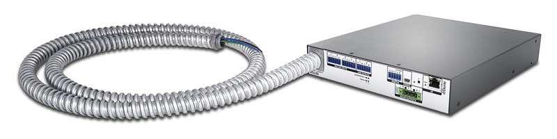 安装了可选软管适配器套件的 NetPA Ultra 放大器。