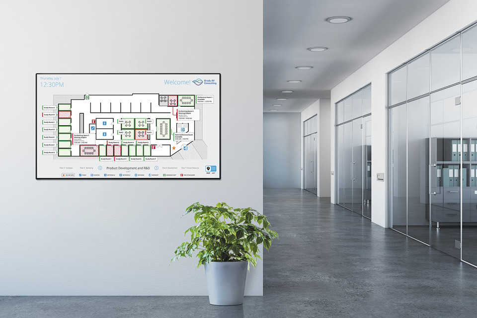 Extron Room Scheduling 触摸屏以交互式地图形式在办公墙上展示 (横向布局)。